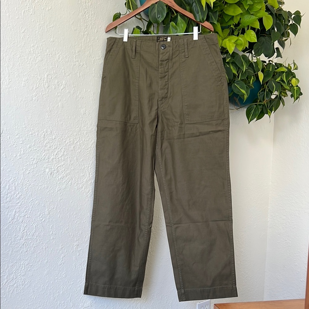 Green Cargo Pants with Sturdy Utility Style